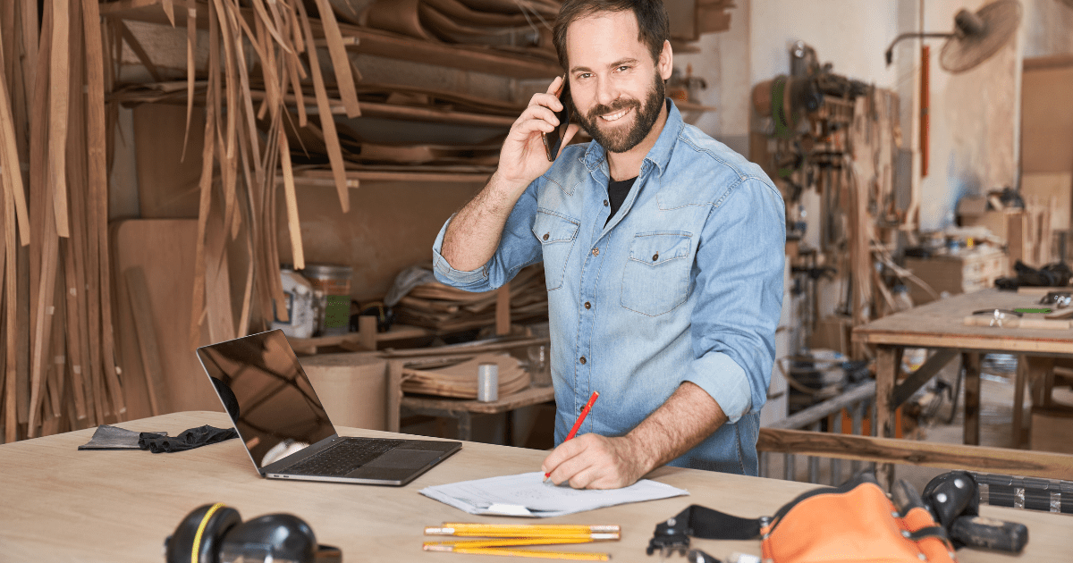 Handwerker Beratungsgespräch